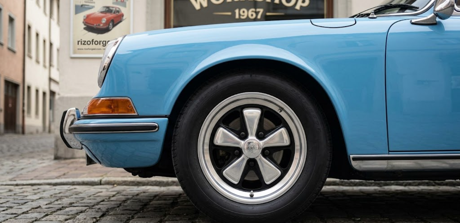 ¿En qué años el Porsche 928 tuvo llantas con diseño de esfera telefónica?