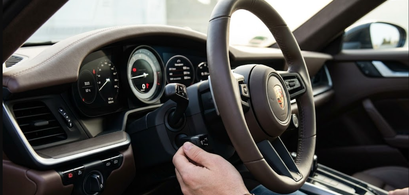 ¿Cómo ajustar el volante de un Porsche?