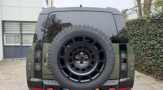 F9502 land rover defender octa wheels installed on car
