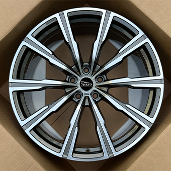 Cerchi in lega BMW 740m a razze multiple grigi con superficie lavorata per BMW X6 G06