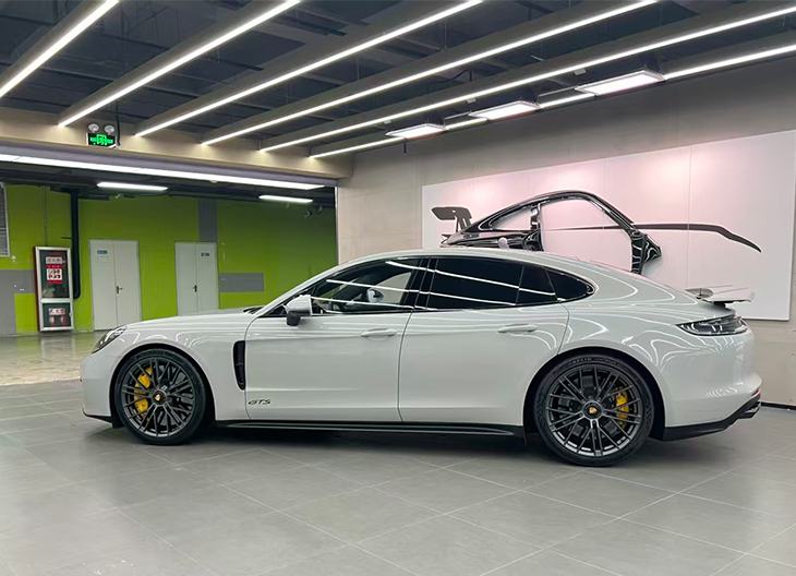 rizo forged porsche multi spoke wheels on a panamera