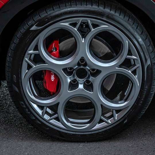 19 inch gunmetal teledial rims 2023 Alfa Romeo Tonale wheels