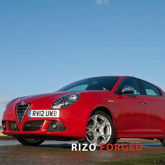 Llantas plateadas Alfa Romeo Giulietta de 19 pulgadas y 5 orificios