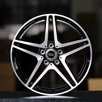 Cerchi a razze a V per Mercedes C63 AMG