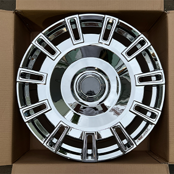24-calowe chromowane felgi AG do Rolls-Royce'a